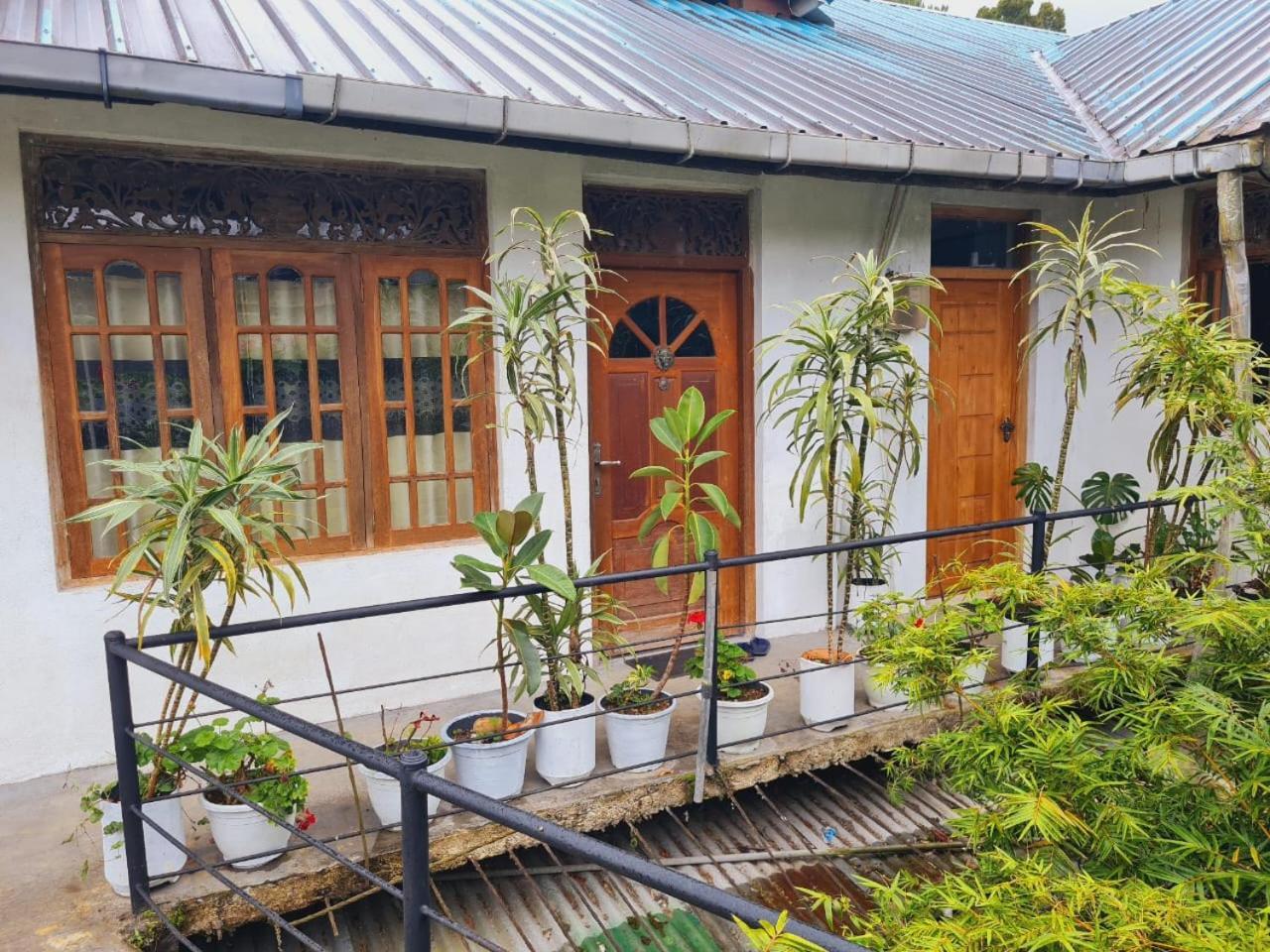 Sasru Homestay *